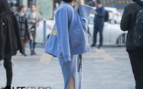 小姐姐一身蓝色搭配,小姐姐的清新时尚搭配解析