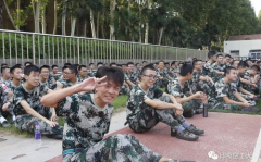 西安交大军训小姐姐照片,青春活力展现国防精神”